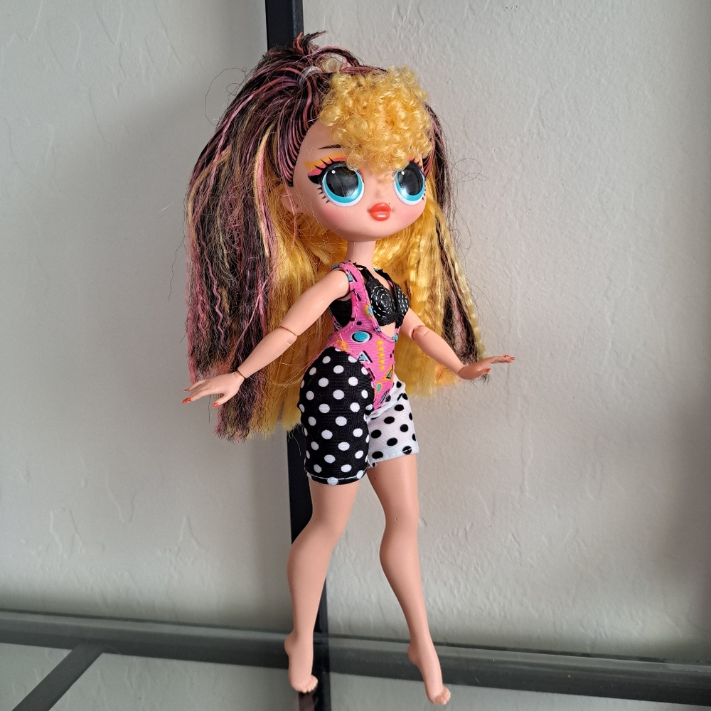 MGA Entertainment LOL Surprise OMG Remix Pop BB Fashion Doll 9" Articulated